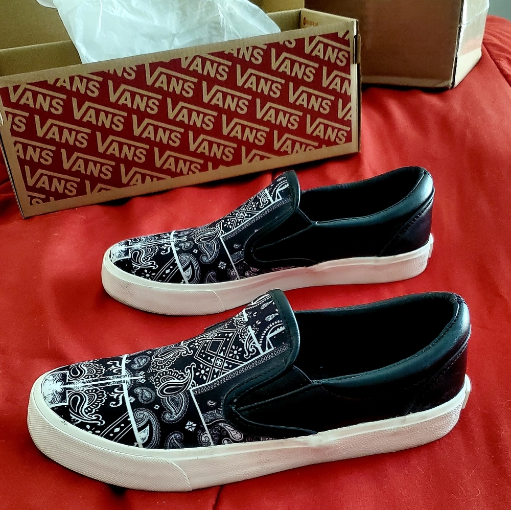 Slip-on Vans-type vegan leather. Size 7W/5M. Like new!